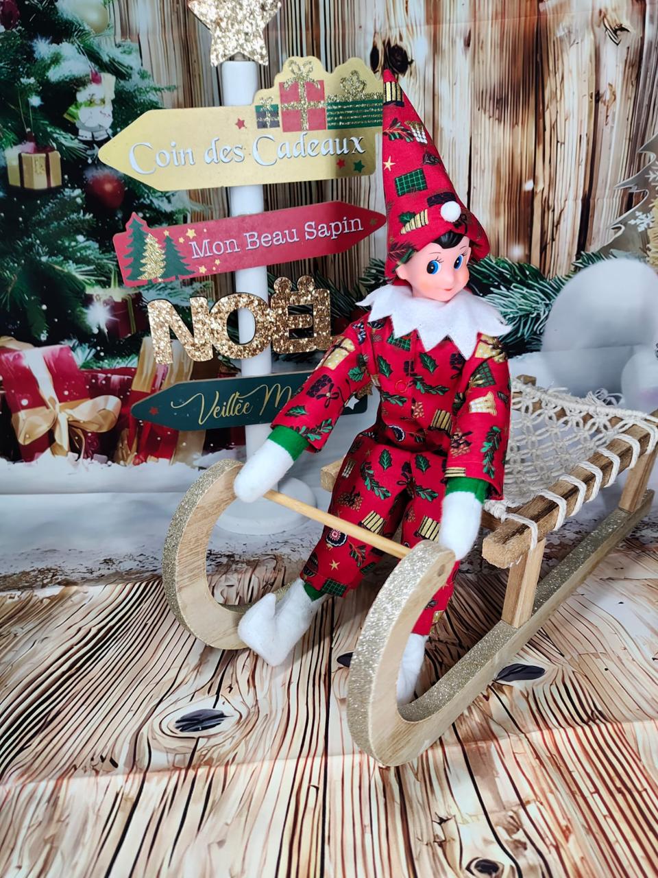 Lutin articulé en mise en scène de Noël